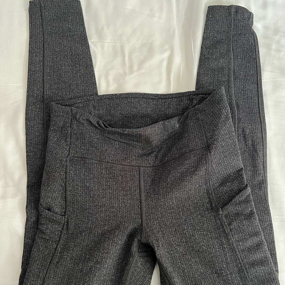 Fast and free high rise 25” size 4 - Picture 3 of 3